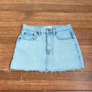 Abercrombie & Fitch High Rise Light Blue Frayed Denim Mini Skirt Size 28/6